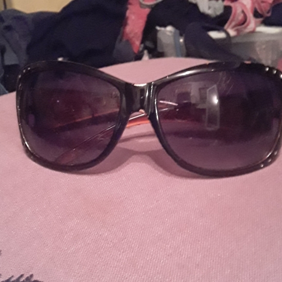 Accessories - Nwot fashion sunglasses